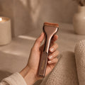 Bluscha Flat Foundation Brush brons in de hand
