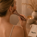 Bluscha Flat Foundation Brush brons gebruik op gezicht