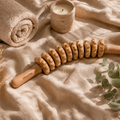 Bluscha® Premium Gebogen Houten Massage Roller spa setting