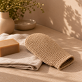 Bluscha Jute Scrub Handschoen in spa-situatie