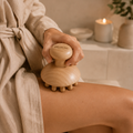 Bluscha® Premium Houten Massage Tool in gebruik op het been