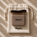 Bluscha® Luxe Tanning Brush Taupe met canvas opbergzakje