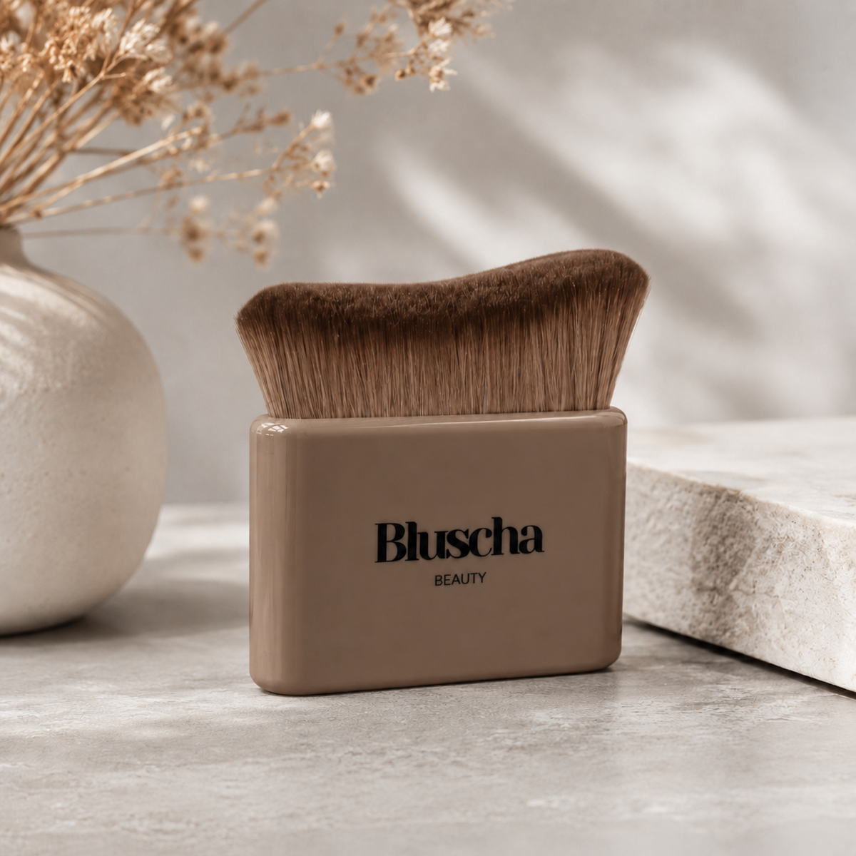 Bluscha® Luxe Tanning Brush Taupe front productbeeld
