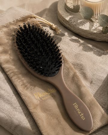 Bluscha® - Haarborstel - Hair Brush - Zwijnenhaar & Nylon - Extension Brush - Haarextensions - Anti Klit Borstel - Detangling Brush - Voor Lang, Dik & Natuurlijk Haar - Glans - Luxe Velours Opbergetui