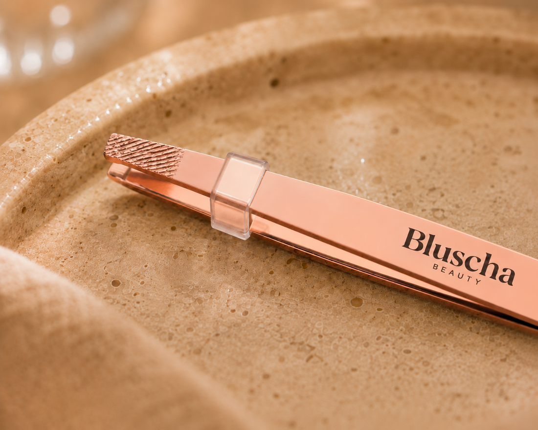 Bluscha® – Wenkbrauw Pincet – Epileerpincet voor Gezicht – Tweezers – Wenkbrauwen Epileren – Ontharen – Schuine Punt – RVS – Rosé Goud