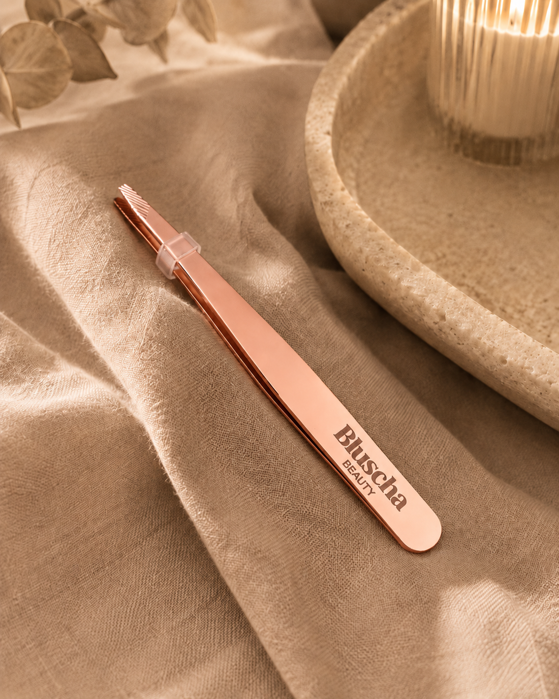 Bluscha® – Wenkbrauw Pincet – Epileerpincet voor Gezicht – Tweezers – Wenkbrauwen Epileren – Ontharen – Schuine Punt – RVS – Rosé Goud