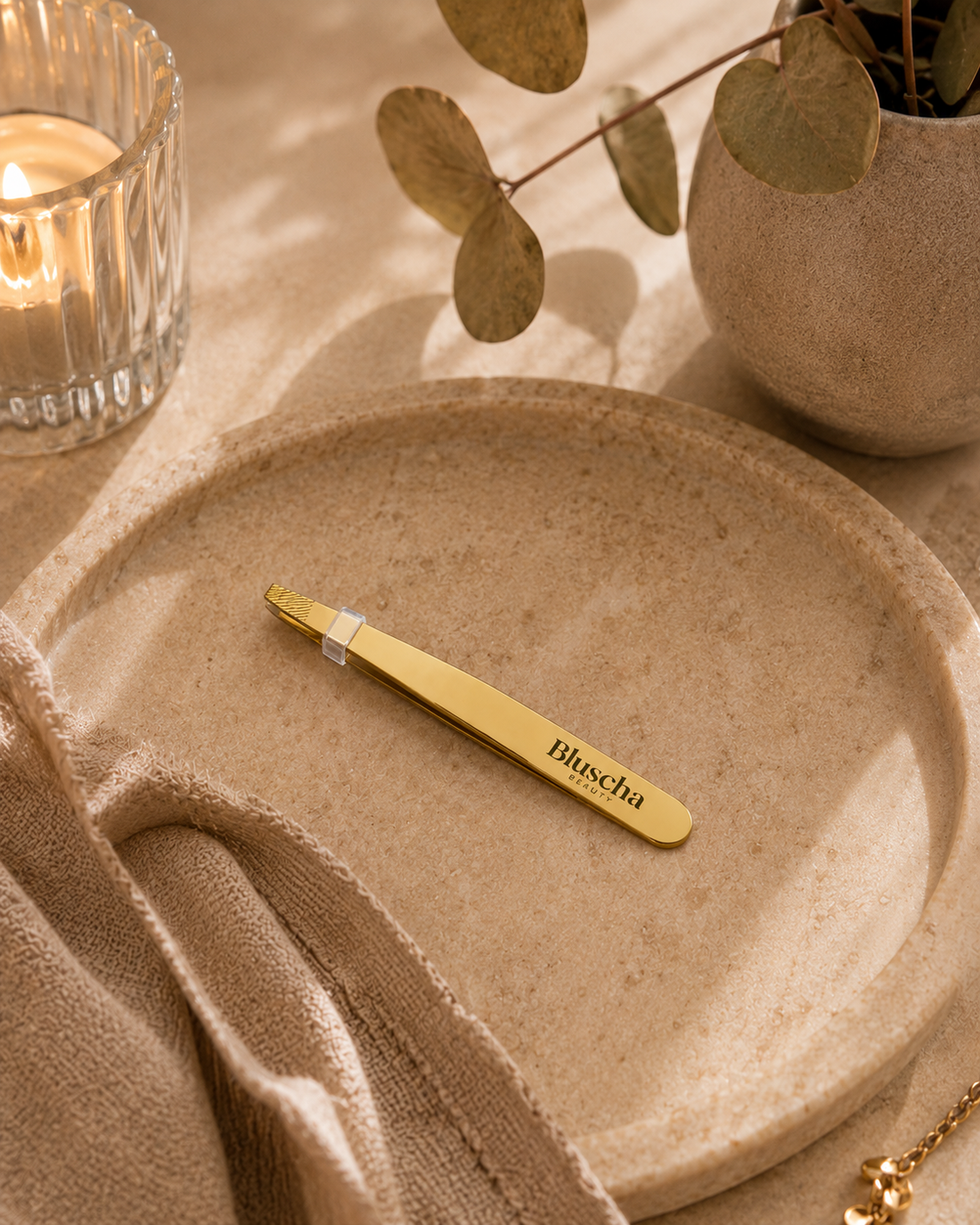 Bluscha® – Wenkbrauw Pincet – Epileerpincet voor Gezicht – Tweezers – Wenkbrauwen Epileren – Ontharen – Schuine Punt – RVS – Goud